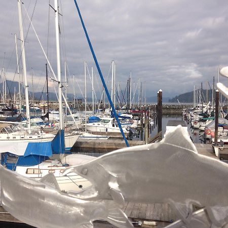 Seas The Day House 5 Star Hottub Pets Bbq Fire Premier Location Hotel Gibsons Exterior photo