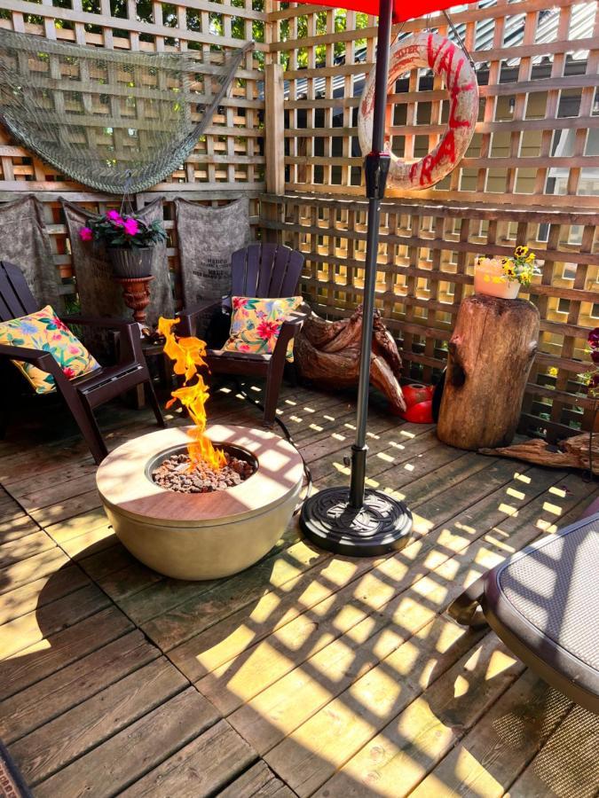 Seas The Day House 5 Star Hottub Pets Bbq Fire Premier Location Hotel Gibsons Exterior photo